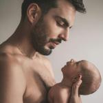 Męskiej depresji związanej z pojawieniem się dziecka nie powinno się leczyć hormonalnie  
