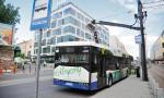 Pierwszą jaskółką zmian miejskiej komunikacji są elektryczne autobusy. Na zdjęciu ładowanie akumulatorów w Krakowie.