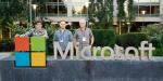 Piotr Psyllos (pierwszy z lewej) w siedzibie Microsoftu.