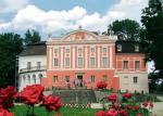 Zespół pałacowy w Kurozwękach ma wspaniała architekturę.