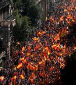 Tysiące hiszpańskich flag pojawiło się wczoraj na ulicach Barcelony 