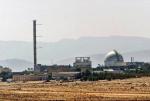 Przełomową dla rozwoju Izraela inwestycją była budowa własnej bomby atomowej. Aby projekt się powiódł, Izraelczycy musieli znaleźć kraj, który dostarczy im technologię, i ukryć projekt przed swoim największym sojusznikiem Stanami Zjednoczonymi. Na zdjęciu instalacja  w Dimona na pustyni Negev, gdzie stworzono izraelski program nuklearny