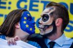 Chwasty lepsze  niż rak. W Brukseli odbył się protest przeciwko odnowieniu  licencji na stosowanie  na terenie UE glifosatu. Zdaniem wielu naukowców ta wykorzystywana w środkach chwastobójczych substancja jest rakotwórcza 