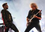 Adam Lambert i Brian May podczas koncertu w Barcelonie