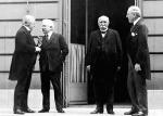 Wielka czwórka w Wersalu. Od lewej: premier Wielkiej Brytanii David Lloyd George, premier Włoch Vittorio Orlando, premier Francji Georges Clemenceau i prezydent USA Woodrow Wilson.