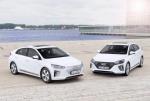 Hyundai Ioniq oferowany jest na polskim rynku w 3 ekologicznych wersjach: hybrydowej, hybrydowej plug-in oraz elektrycznej 