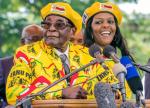 93-letni prezydent Robert Mugabe i jego 52-letnia ambitna żona Grace (8 listopada w Harare)  