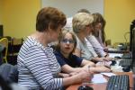 Akcja społeczna „Profesor Wnuczek” – zajęcia komputerowe dla seniorów, przełamuje bariery międzypokoleniowe.