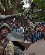 Żołnierze Zimbabwe w najdziwniejszym zamachu stanu w Afryce.