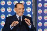 Skąd 81-letni Berlusconi, który w zeszłym roku przeszedł operację na otwartym sercu, czerpie siły do dalszej politycznej walki? Jego lekarz niedawno żartował: „Technicznie rzecz biorąc, on jest nieśmiertelny” 