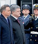 Warszawa, 2 grudnia 2016 r. Andrzej Duda i Petro Poroszenko, przywódcy dwóch krajów, bliskich sobie i zwaśnionych 