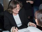 Barbara Hollender podpisuje „Od Kutza do Czekaja”.