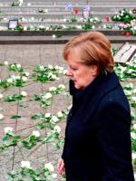 Angela Merkel na wtorkowej uroczystości odsłonięcia pomnika ofiar zamachu na berliński jarmark.