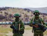Marzec 2014, „zielone ludziki” na Krymie. Użycie żołnierzy bez oznaczeń przynależności państwowej na mundurach to jeden z elementów wojny hybrydowej.