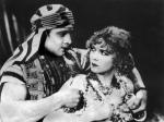 „Syn szejka” (1926 r.) z Rudolfem Valentino i Vilmą Bánky był kontynuacją kinowego hitu „Szejk” z 1921 r.