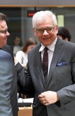 Szef MSZ Jacek Czaputowicz stara się odbudować  relacje z UE  