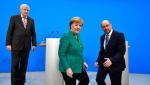 Berlin,  7 lutego, szczęście  na twarzach liderów: Horsta Seehofera  z CSU  (ma być szefem MSW), Angeli Merkel z CDU (ma pozostać kanclerzem)  i Martina Schulza z SPD (ma stanąć  na czele MSZ) 
