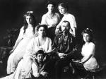 Mikołaj II z żoną Aleksandrą, córkami Olgą, Tatianą, Marią i Anastazją oraz synem Aleksym 