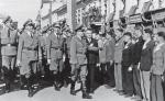 Gubernator Hans Frank w towarzystwie niemieckich oficerów dokonuje przeglądu ochotniczego oddziału SS-Galizien w Drohobyczu 