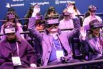 Wirtualna rzeczywistość to jeden z wiodących tematów targów Mobile World Congress (na zdjęciu: prezentacja gogli VR Samsunga), które do czwartku odwiedzi ponad 100 tys. widzów 