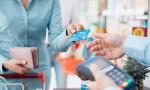 Warto sprawdzić, czy do karty kredytowej dodane są polisy i w jakich sytuacjach można z nich skorzystać 