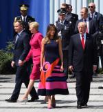 6 lipca 2017 prezydent USA Donald Trump odwiedził Warszawę i wygłosił płomienne przemówienie przed pomnikiem Powstania Warszawskiego. 