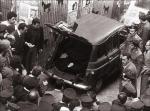 Ciało Aldo Moro znaleziono 9 maja 1978. Mordercy zostawili je na via Michelangelo Caetani w Rzymie w bagażniku renault 4. Zabito go 10 strzałami.