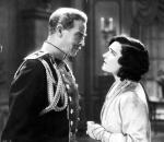 Pola Negri jako królowa Serbii Draga i Harry B. Warner w roli pułkownika Stradimirowicza w amerykańskim filmie „Na rozkaz kobiety” (1932 r.) 