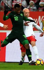 Rafał Kurzawa był jednym z najlepszych polskich piłkarzy w meczu z Nigerią. Obok Abdullahi Shehu.