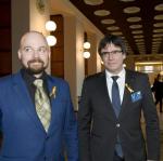 Carles Puigdemont (z prawej) ze wspierającym ruch secesjonistyczny w Katalonii fińskim posłem Mikko Kärnä podczas wizyty w parlamencie w Helsinkach 22 marca. Te odwiedziny przywódcę katalońskich separatystów kosztowały wolność. 