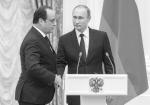 Gdy Rosja działa agresywniej, trzeba zaostrzać sankcje – przekonuje François Hollande.  Na zdjęciu z Władimirem Putinem w 2015 r. po spotkaniu na Kremlu 