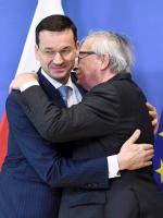 Przełom w rozmowach był możliwy dzięki bezpośrednim kontaktom Mateusza Morawieckiego  i Jeana-Claude’a Junckera. Na zdjęciu spotkanie w Brukseli 8 marca.
