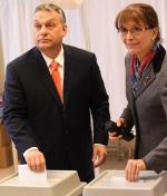 Viktor Orbán wraz z żoną Aniko głosują w Budapeszcie.
