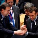 Osamotnieni zwolennicy dwóch prędkości premier Hiszpanii Mariano Rajoy i prezydent Francji Emmanuel Macron na szczycie Unii Europejskiej w Brukseli 22 marca  