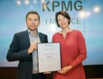 KPMG nie oddał pałeczki lidera. Nagrodę odebrali Monika Bartoszewicz, partner i szef działu audytu ogólnego oraz Marek Gajdziński partner w dziale audytu