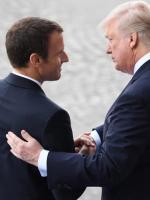 Żaden zagraniczny przywódca nie rozmawia tak często przez telefon z Donaldem Trumpem jak Emmanuel Macron (z lewej).