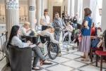 Protest rodziców i opiekunów osób niepełnosprawnych w Sejmie 