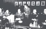 ≥Pułkownik Ryszard Kukliński (stoi w środku) przez dziesięć lat przekazał CIA tysiące stron poufnych dokumentów Układu Warszawskiego. Amerykanie wywieźli go z Polski w 1981 r. pap/caf