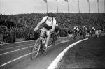 Stanisław Królak po triumfie w klasyfikacji generalnej w roku 1956 został narodowym bohaterem.