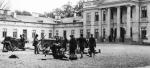 Grupa żołnierzy marszałka Józefa Piłsudskiego na placu przed Belwederem 12 maja 1926 r.