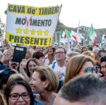 Włochy, demonstracja zwolenników współrządzącego Ruchu Pięciu Gwiazd, który nie chce reform i obiecuje zwiększenie wydatków socjalnych 
