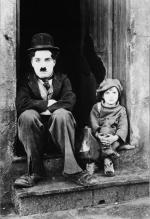 ≥Charlie Chaplin i Jackie Coogan w filmie „Brzdąc” (1921 r.) 