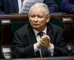 Partia Jarosława Kaczyńskiego w ostatnich tygodniach nie narzuca tonu w politycznej debacie, lecz wygasza kolejne kryzysy 