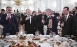 ≥Wzorcowe śniadanie Putina składa się z twarogu, miodu, ciemnego pieczywa, miski kaszy oraz przepiórczych jajek. Oficjalne przyjęcia rządzą się jednak innymi prawami 