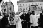 Wywiad szukał kontaktów wśród duchownych z otoczenia Jana Pawła II. Jednym z nich był ks. Ryszard Karpiński (na zdjęciu z 1987 r. z Lublina drugi z lewej – już jako biskup)