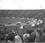Przejazd maluchów 22 lipca 1979 r. na Stadionie Dziesięciolecia 