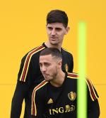 Eden Hazard (z przodu) i Thibaut Courtois:  belgijski przedmiot pożądania Realu 
