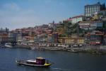 ≥Budynki w Porto wspinają się malowniczo, ale oznacza to wąskie, kręte uliczki i ciasne miejsca parkingowe