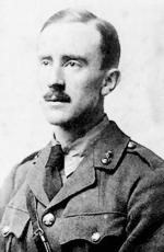 J.R.R. Tolkien (1892–1973) na froncie we Francji zaraził się tzw. gorączką okopową, chorobą, która uniemożliwiła mu powrót do oddziału.