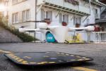 ≥Mercedes we współpracy z Matternetem i szwajcarskim Siroopem testuje w Zurychu system dostawy przesyłek, gdzie samochód jest platformą dla drona 